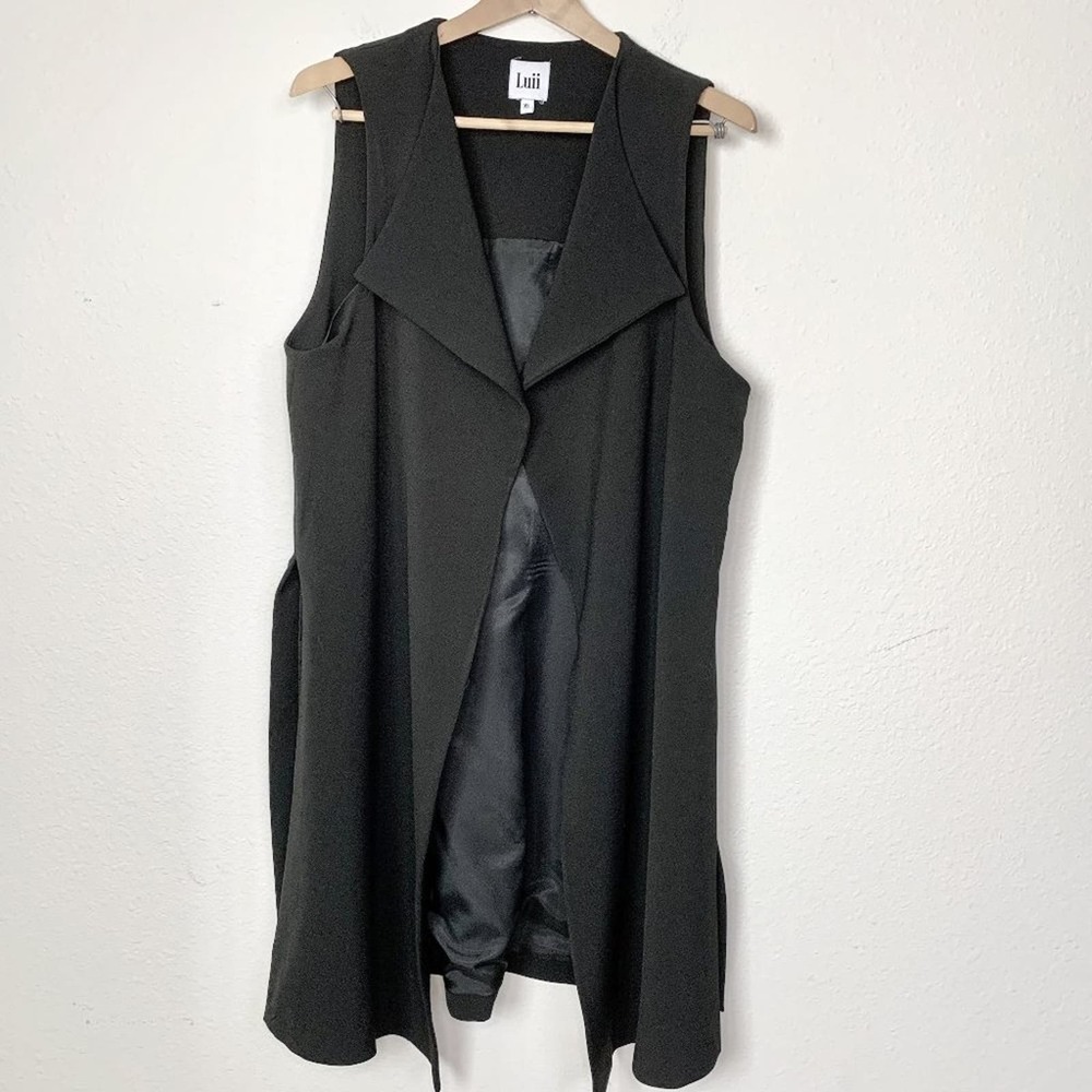 Luii Black Black Tunic Vest with Slits On Side